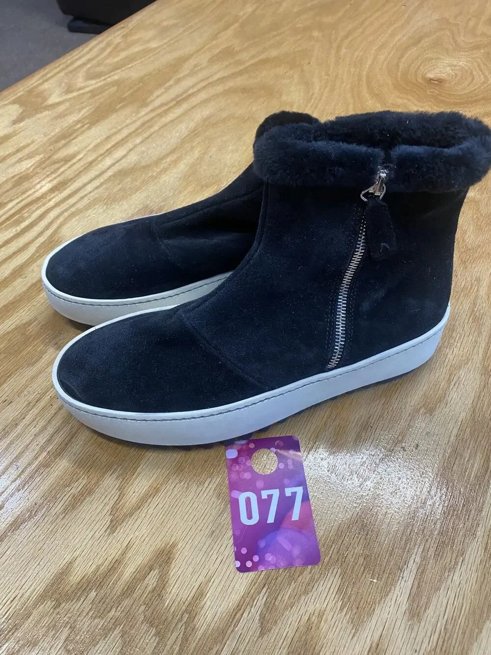 Aquatalia Women's 8.5 Black Suede Round Toe Pull-On Side Zip Ankle Bootie